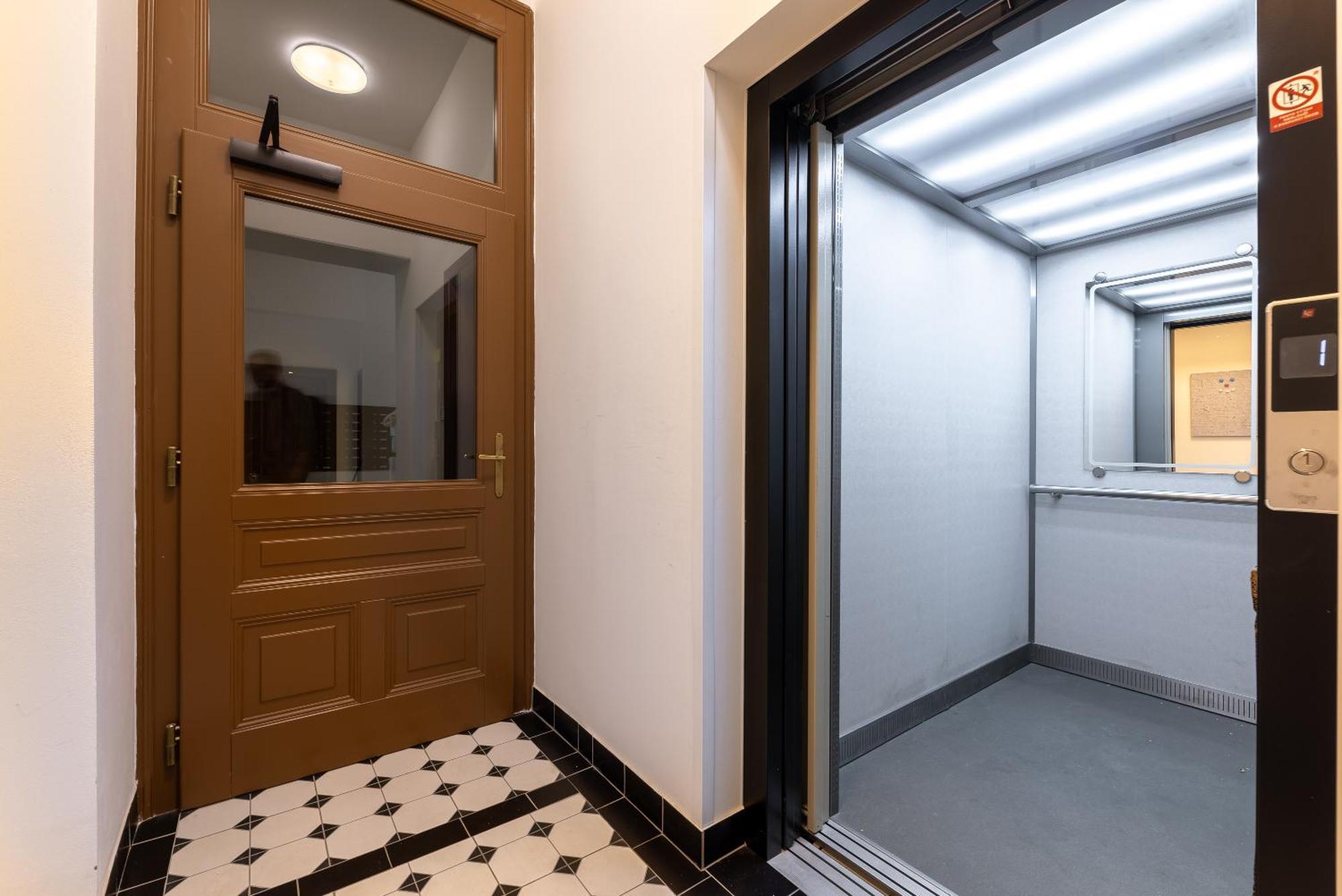 Modern Urban Room In The City Center Of Prága Kültér fotó